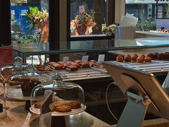 -VERIE BAKEHOUSE