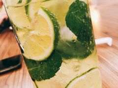 柠檬气泡水-玲婧胡同·生日蛋糕·餐厅(嘉里城店)