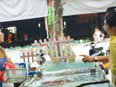 -三亚火车头万人海鲜广场