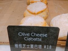 橄榄芝士夏巴塔-WHEAT&BAKER-麥(凯德来福士店)