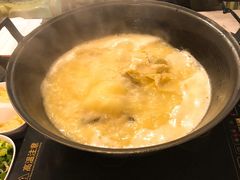 -鲜入围煮花胶鸡海鲜火锅