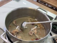 -喃喃椰·糟粕醋·椰子鸡火锅(七堡花园店)