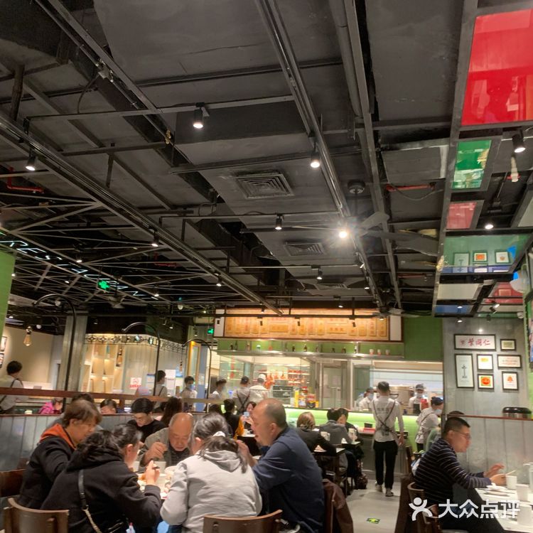 很好找，到得早的话也不排队