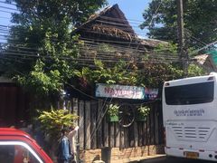 店门口的牌子-自然餐厅(Phuket)