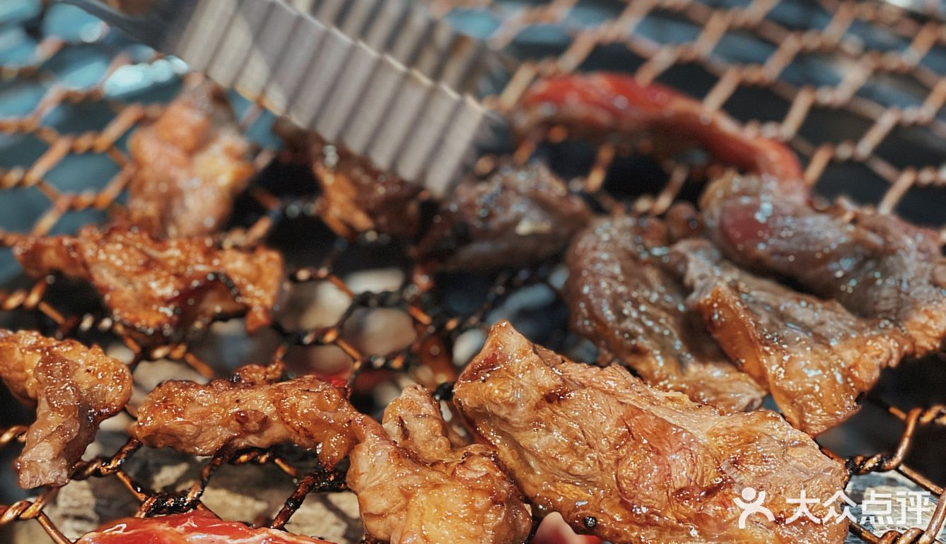 番禺宵夜第一首选🔥烤活鳗鱼还能这样吃？混合烤肉店吃过瘾