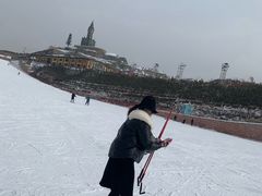-采薇庄园四季滑雪场