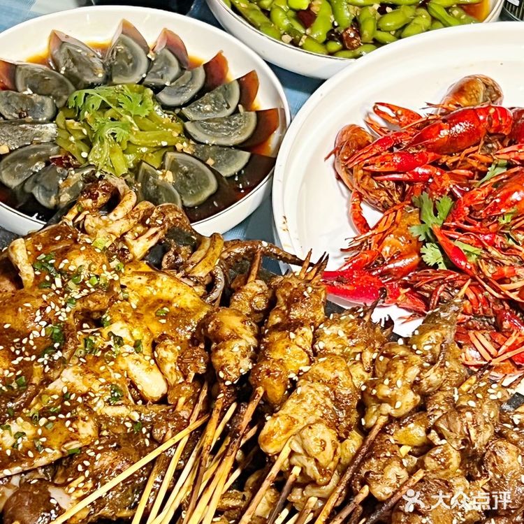 武汉｜五星酒店🔥夜市烧烤竟还有乐队作伴⁉️