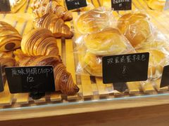 原味可颂-天井·丑面包搭咖啡
