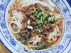 特色炸酱面-渝之汇牛肉豌杂面
