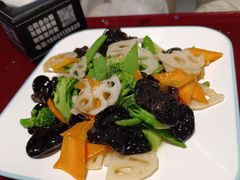 -鸿亨泰杂鱼馆(港馨家园店)