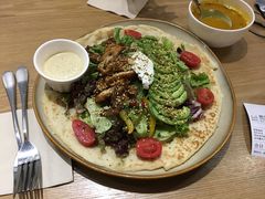 照烧鸡肉配牛油果拉法沙拉-HELLO 27 意面·沙拉·帕尼尼