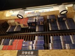 -新华里咖啡书吧(新华书店小寨店)