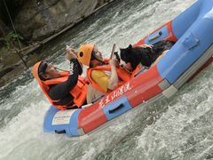 -安吉龙王山峡谷漂流