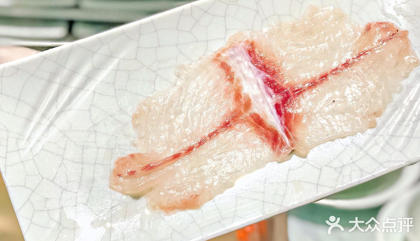 鲜掉眉毛❗️姐妹带我吃的这家薄如纸的斑鱼火锅真🉑