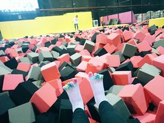 -嘿哟动霸CHUA·新潮玩运动娱乐中心·蹦床滑冰团建乐园