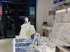 -诺柯视眼镜-蔡司依视路官方工厂店(淞南一店)
