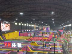-嘿哟动霸CHUA·新潮玩运动娱乐中心·蹦床滑冰团建乐园