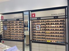 -博士眼镜集团石人工眼镜(虹口万泰店)