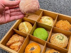 -顶东面包花园·生日蛋糕(世博店)