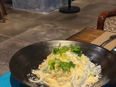奶油培根意大利面-Carbon莫卡哆·意大利复古集市餐厅(杭州大厦店)