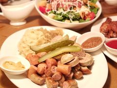 巴伐利亚香肠拼盘-宝莱纳啤酒花园餐厅PAULANER BRAUHAUS Nanjing(广州路店)