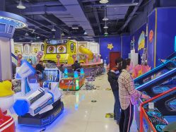 -开心巴士(世纪东方商业广场店)