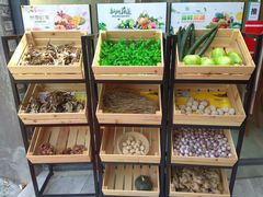 -丹江口渔村·湘味厨房(桃园店)