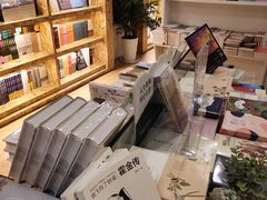 -新华里咖啡书吧(新华书店小寨店)