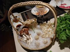 -余欢领鲜火锅(新街口店)