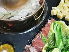 -果松木炭酸菜铜火锅·外婆参鸡汤