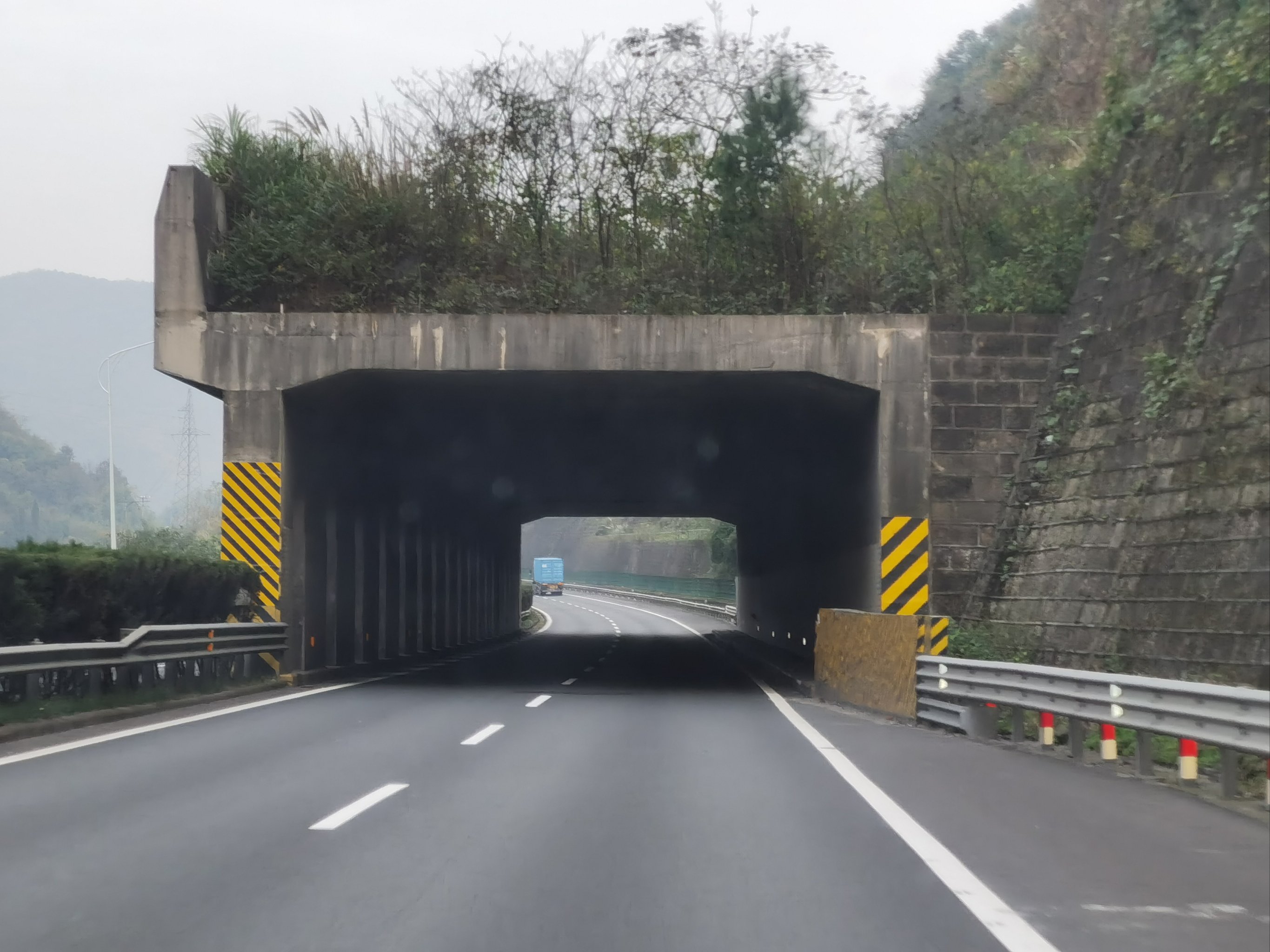 京礼高速松山特长隧道图片