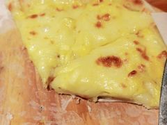 榴莲爱上芝士比萨-花腰餐吧Bistro烧烤 傣味(传媒大学店)