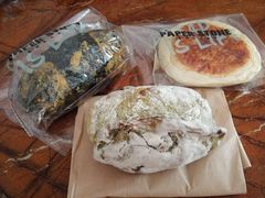 蓝梅杏脯葵花籽羽衣甘蓝法包-PAPER STONE BAKERY(天环店)