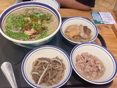 招牌生烫牛肉米线-云阿蛮云南生烫牛肉米线(奉贤路店)