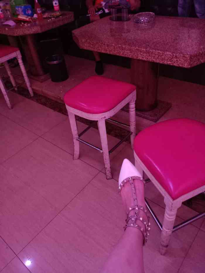 朱古力量贩ktv(凤台店)-"本身对那边也比较熟悉 朋友住在附近 很熟.