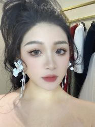 -现代经典婚纱摄影