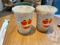 -星巴克(北京枫尚奥莱店)