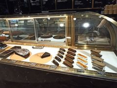 面包甜点陈列柜-Awfully Chocolate(来福士广场店)