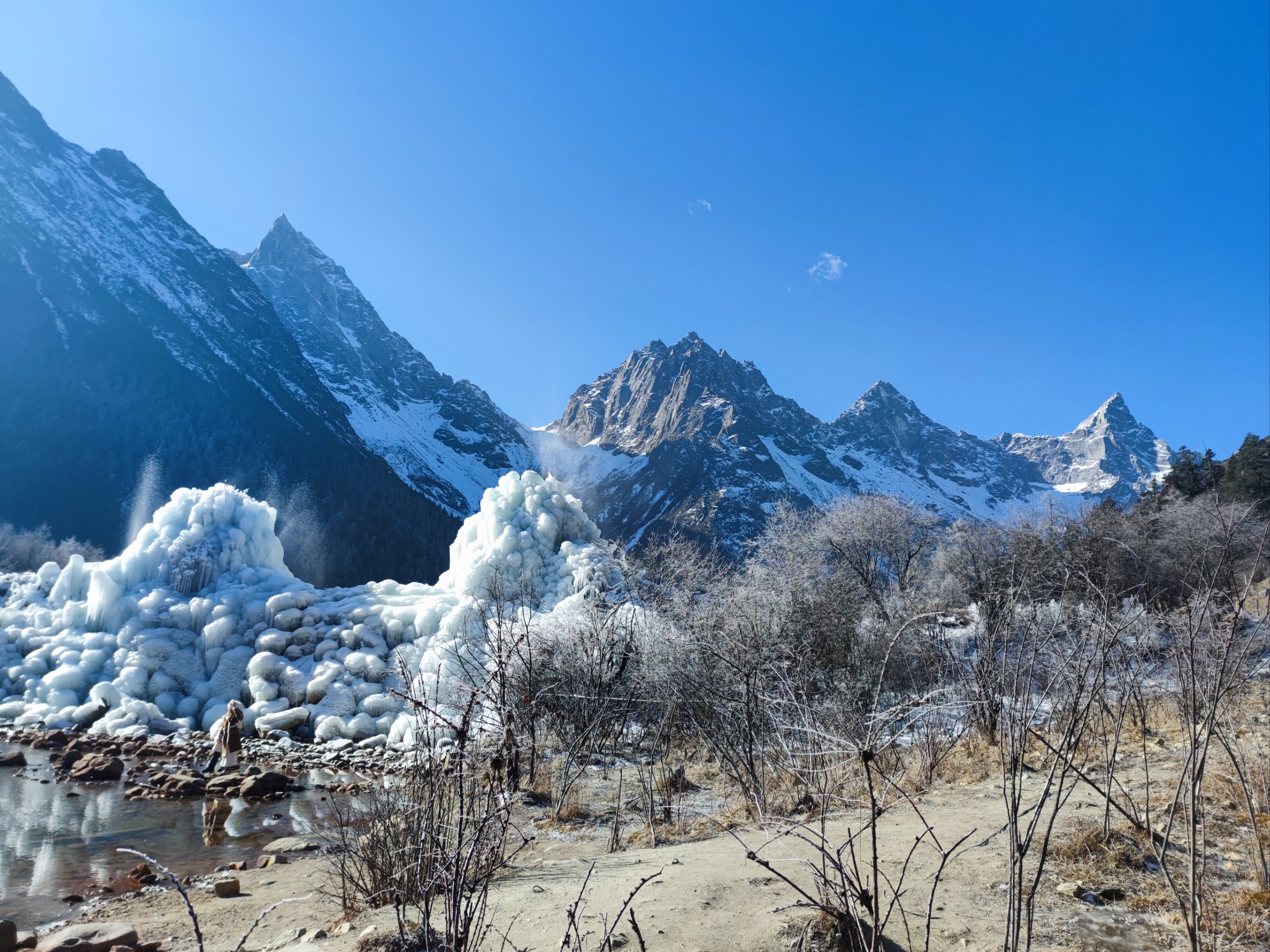 山上的雪景图片图片