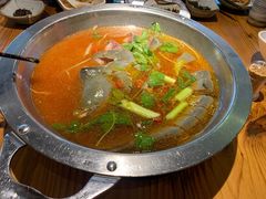 -野山舂·贵州现舂酸汤火锅(鸿通城店)