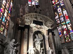 -文艺复兴百货(米兰大教堂广场店)