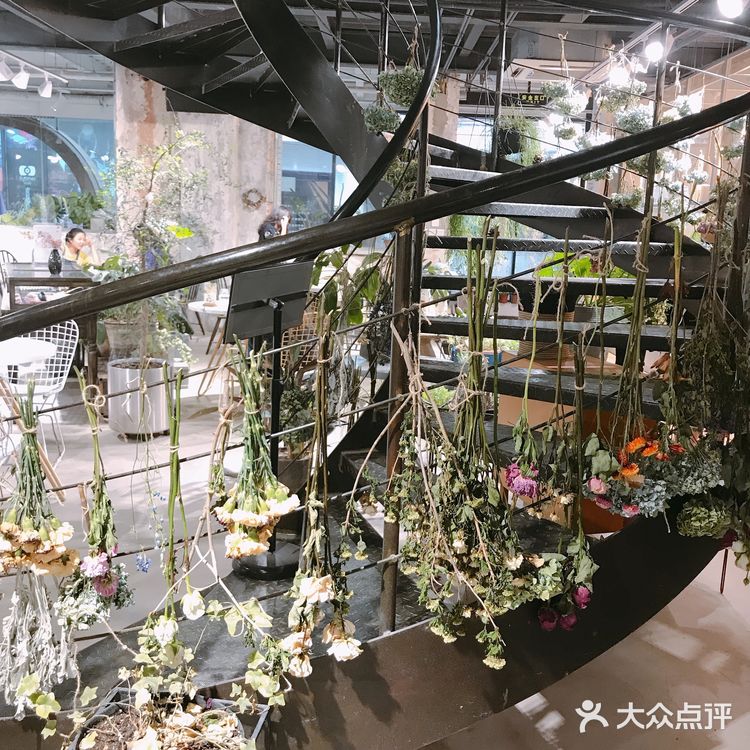 外面是巧克力,脆脆的,里面是香蕉馅