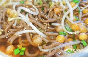 Beef Soup Noodles with He Luo Noodles