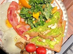 牛油果全麦吐司-VESH COFFEE(定西路店)