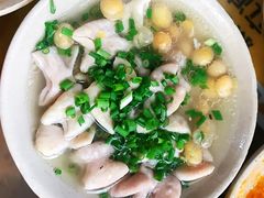 豌豆烧肥肠-周肥肠(江油总店)