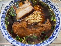 爆鱼焖肉面-伟记奥面馆(养育巷店)