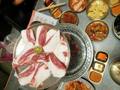 -草家酱蟹炭火烤肉店(珲春南路二店)