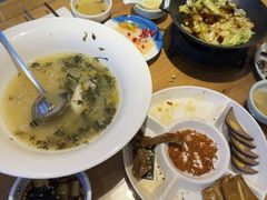 -严记小天府酸菜鱼(西四路店)