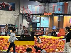 -极限Jump蹦床·新潮玩运动世界·室内乐园·团建·派对中心
