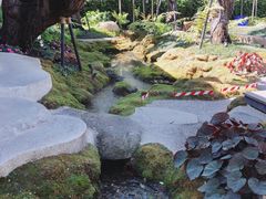 -Chom Cafe and Restaurant